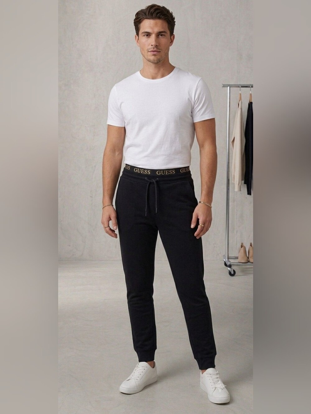 GUESS Men’s Black Logo-Trim Drawstring Joggers